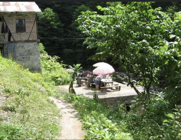 Otingo Kaplıcası eski havuz alanı