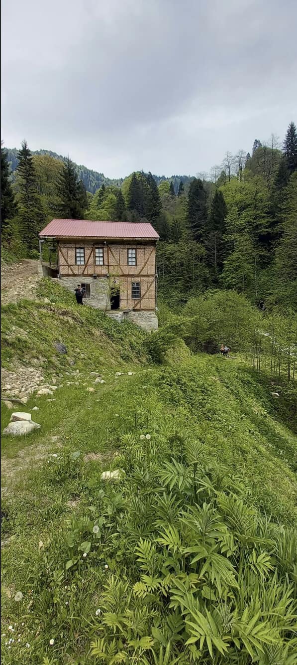 Otingo Kaplıcası vadideki tarihi yapı