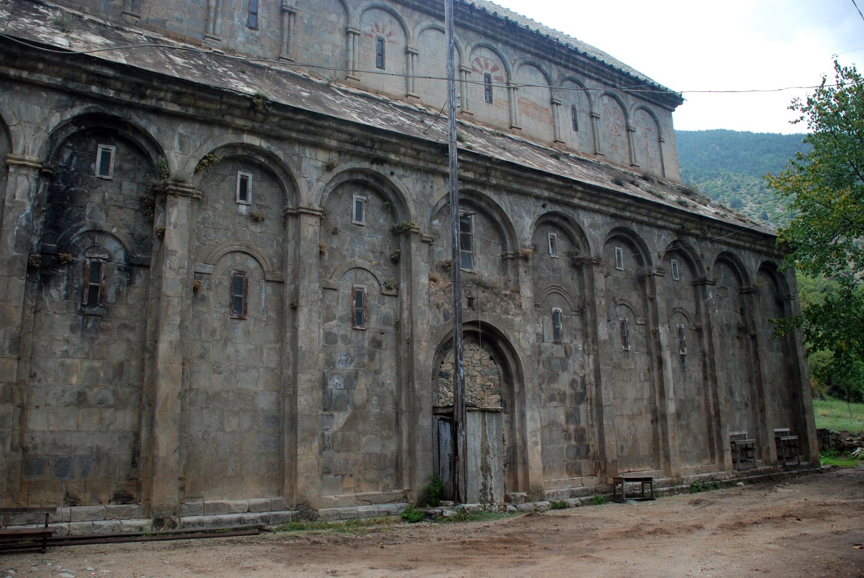 Barhal Kilisesi